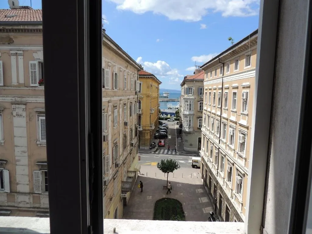 Hostel Rijeka 3*,